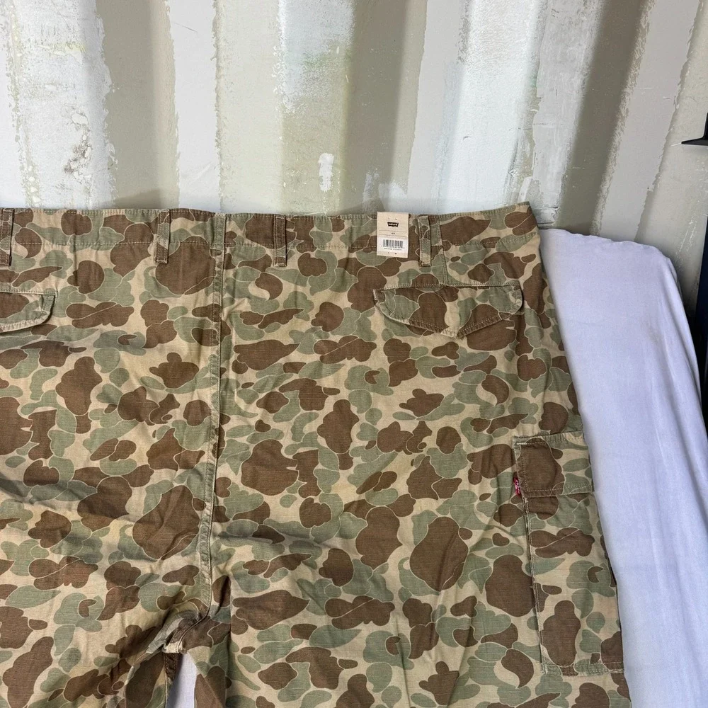 Levis levi carrier